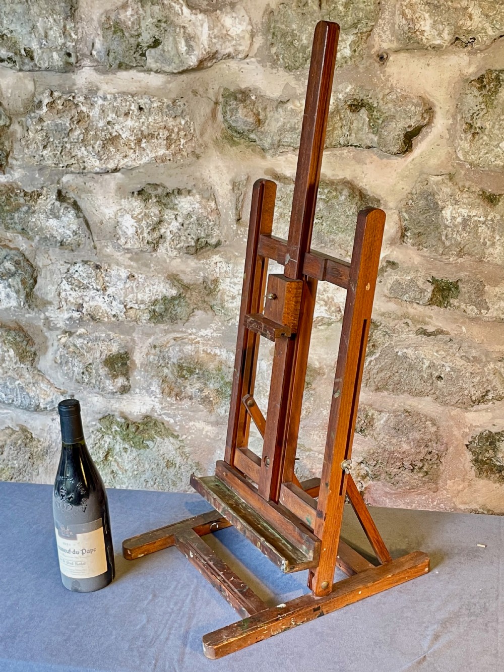 An early twentieth-century wooden tabletop artist easel with an adjustable central mast and wing nut fixings. View XV