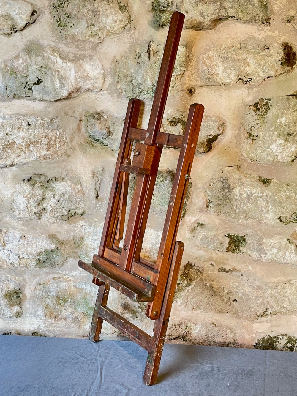 An early twentieth-century wooden tabletop artist easel with an adjustable central mast and wing nut fixings. View XVI