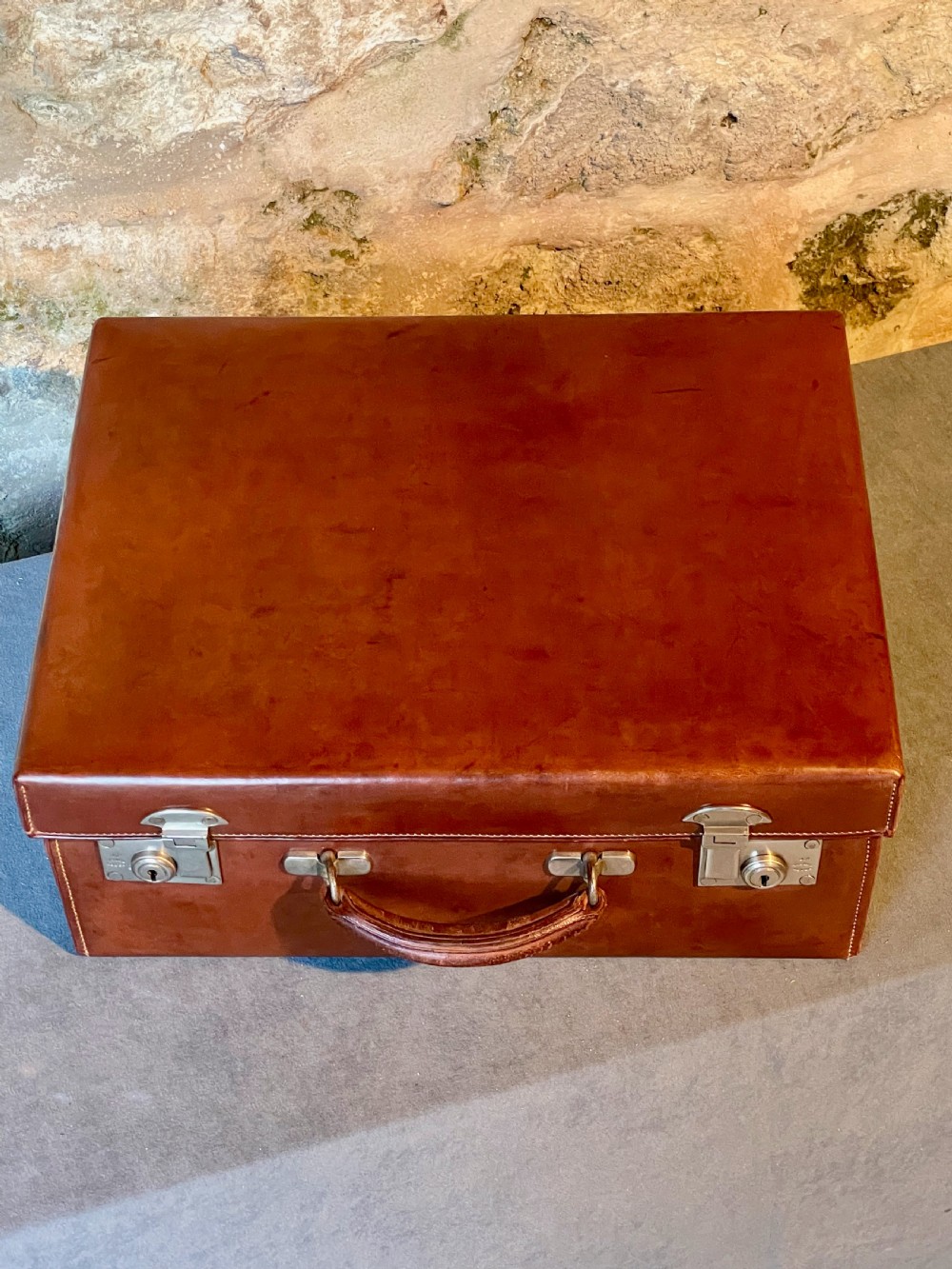 Best Quality Early 20th century suitcase View V