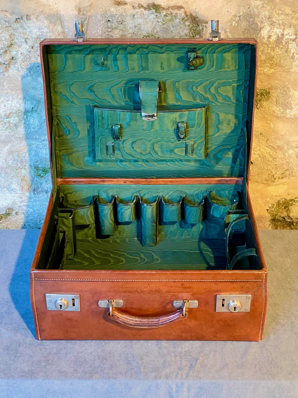 Best Quality Early 20th century suitcase View XV