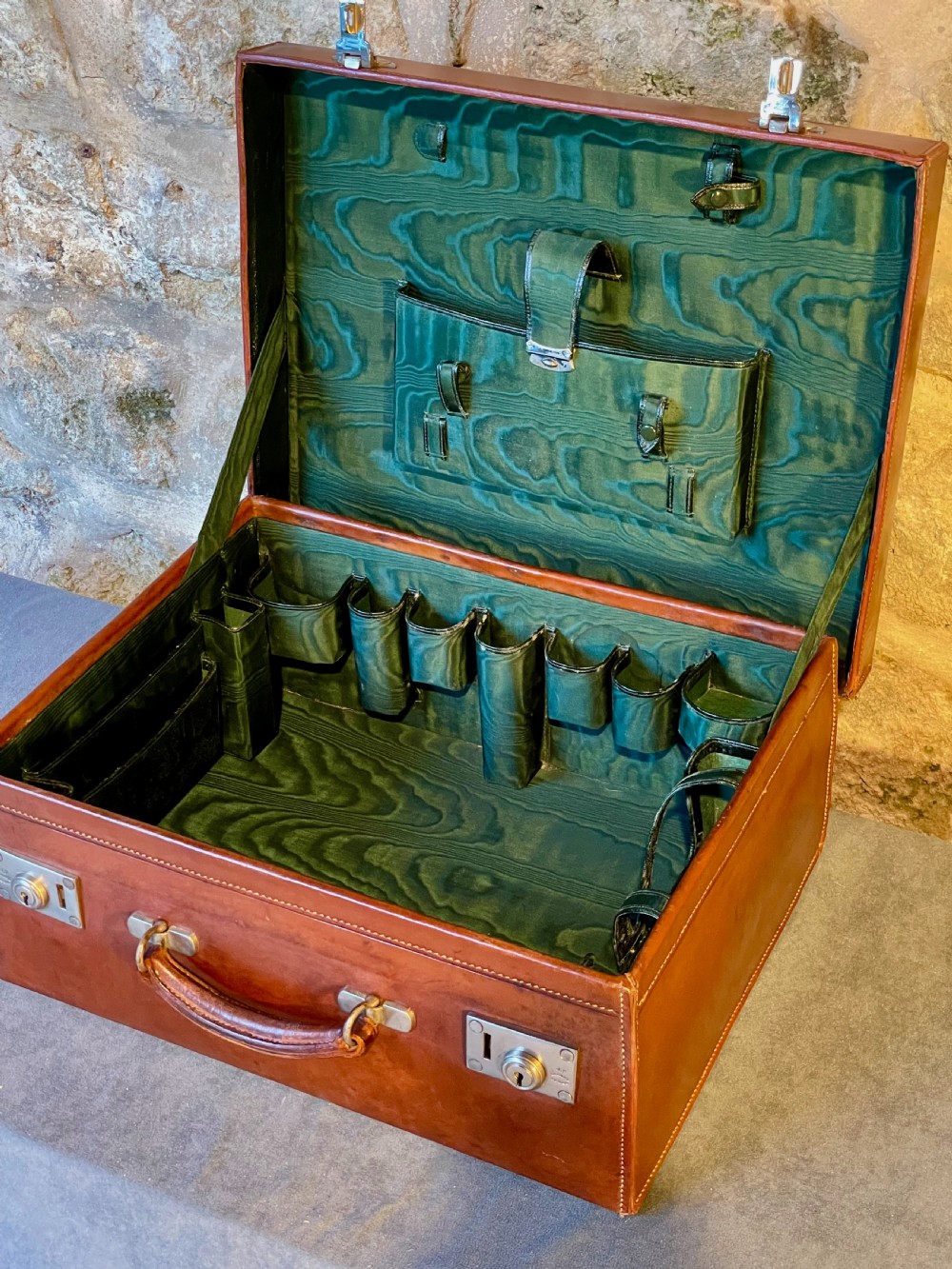 Best Quality Early 20th century suitcase View XVI