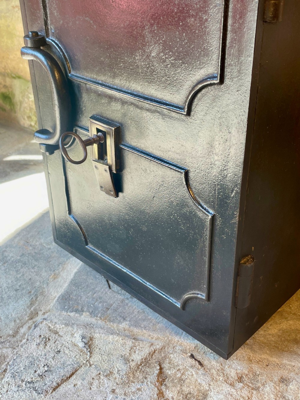 Victorian safe / strong box View IX