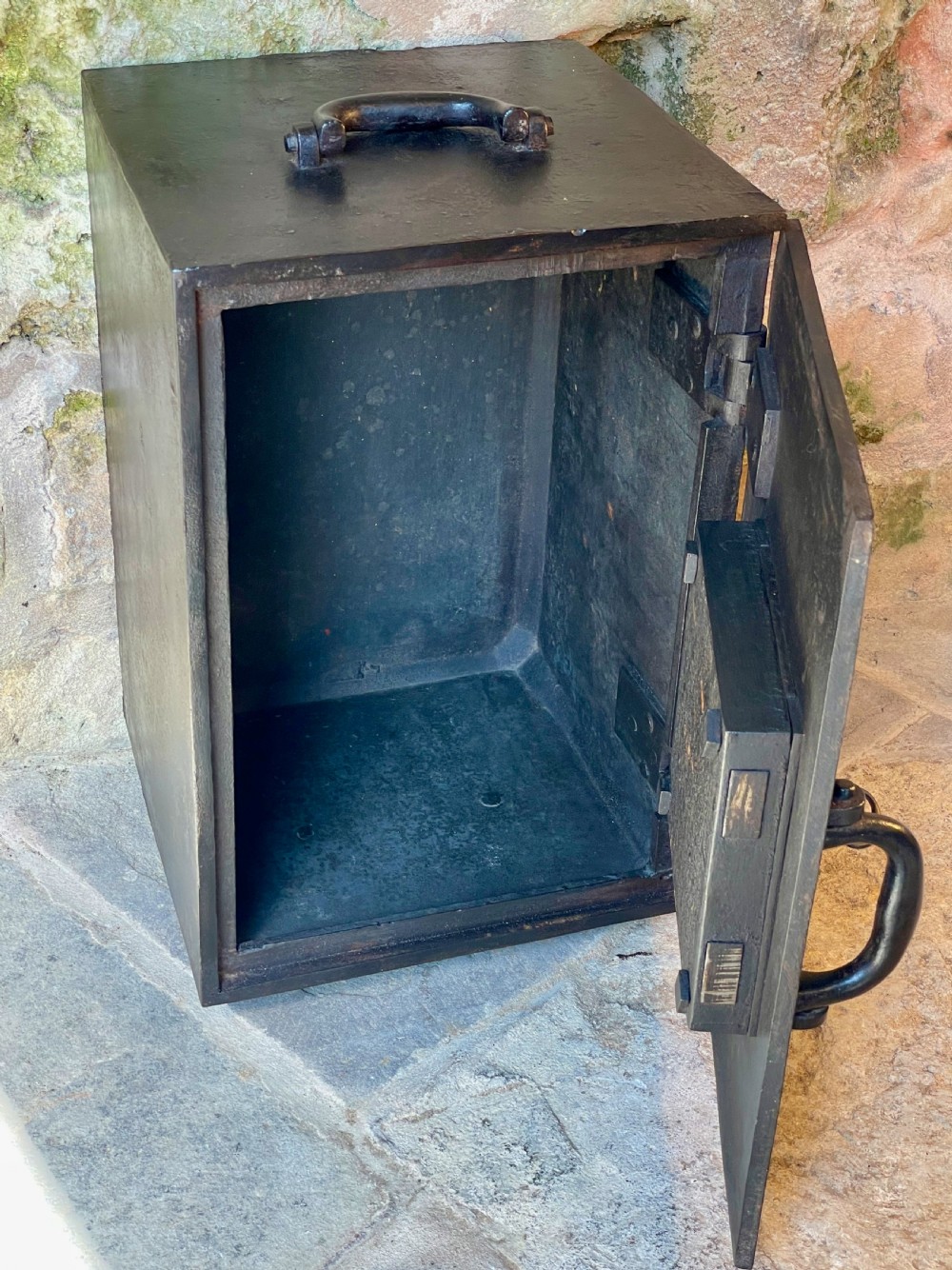 Victorian safe / strong box View XIII