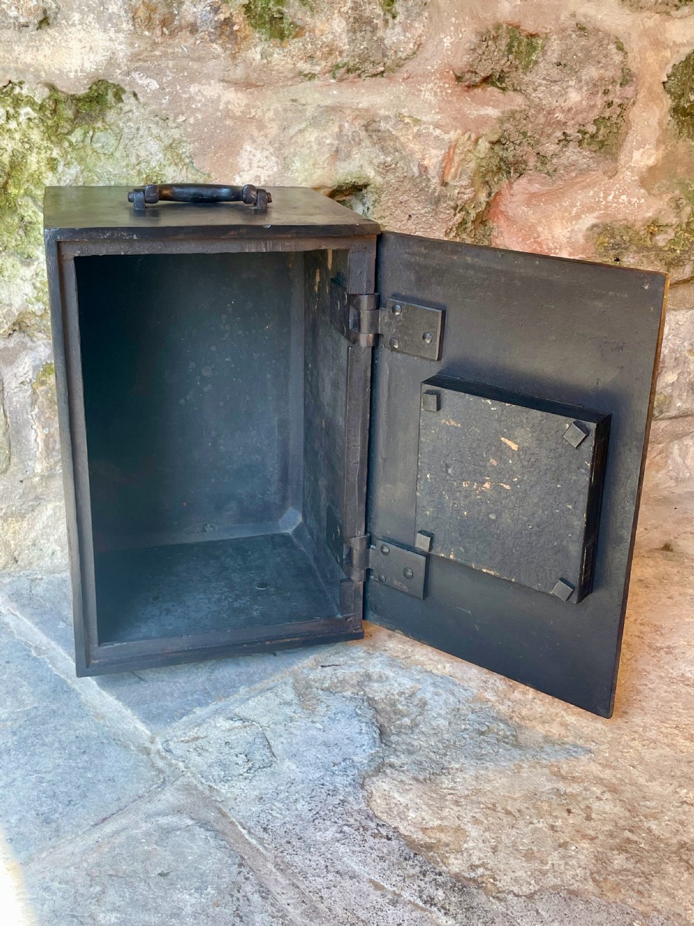 Victorian safe / strong box View XIV