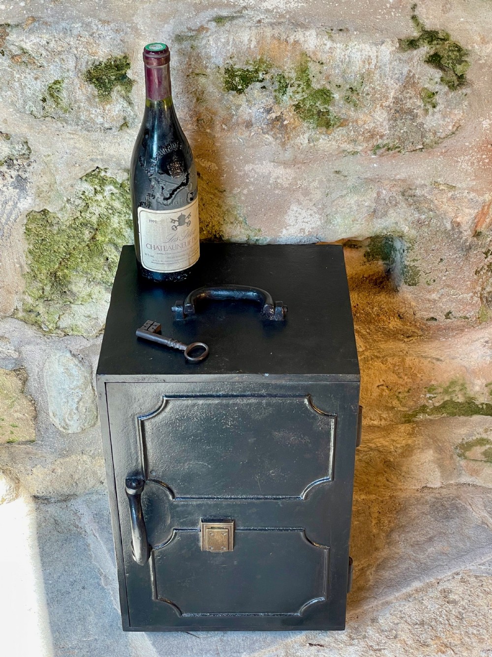 Victorian safe / strong box View XVII