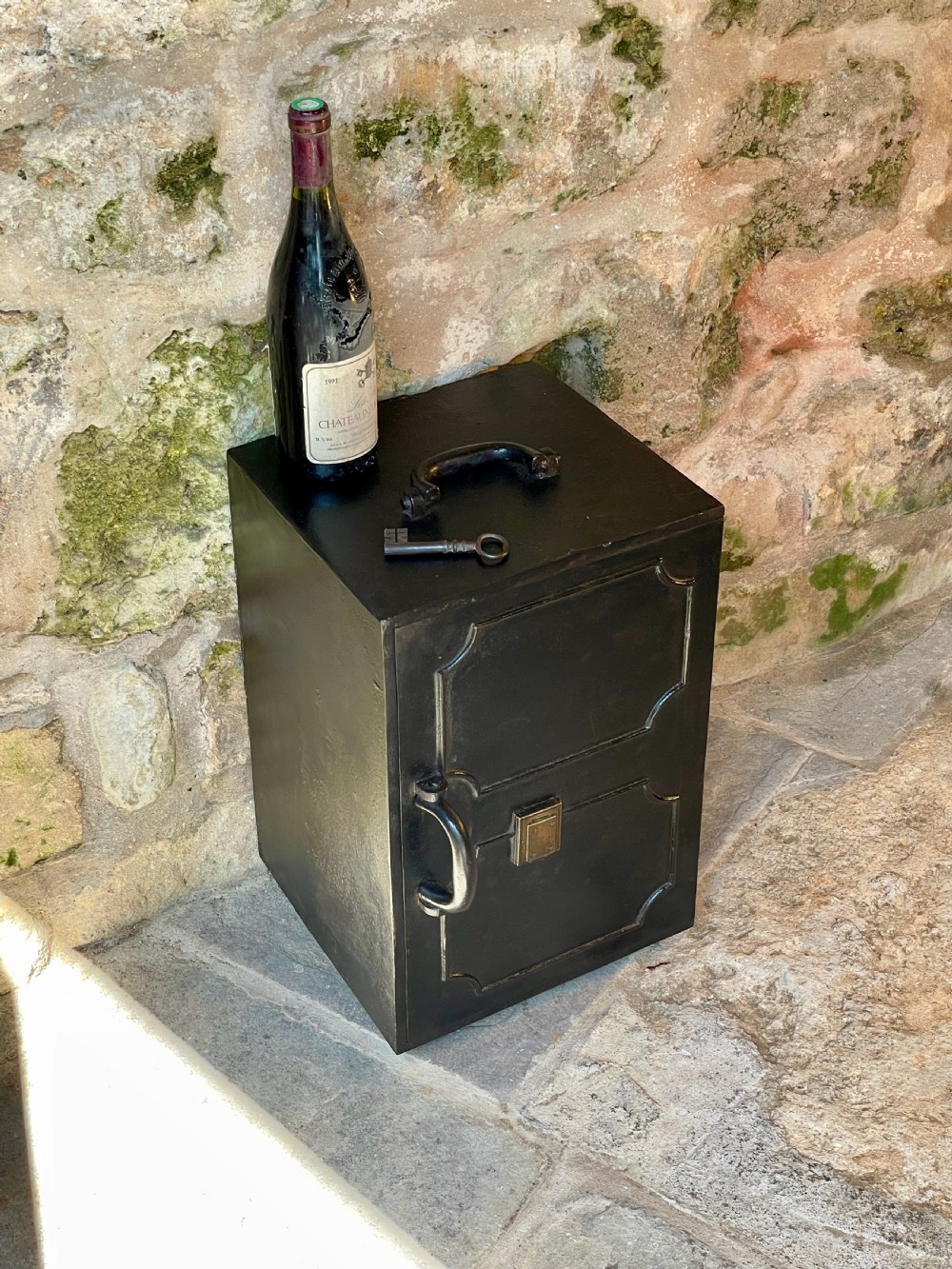 Victorian safe / strong box View XVIII