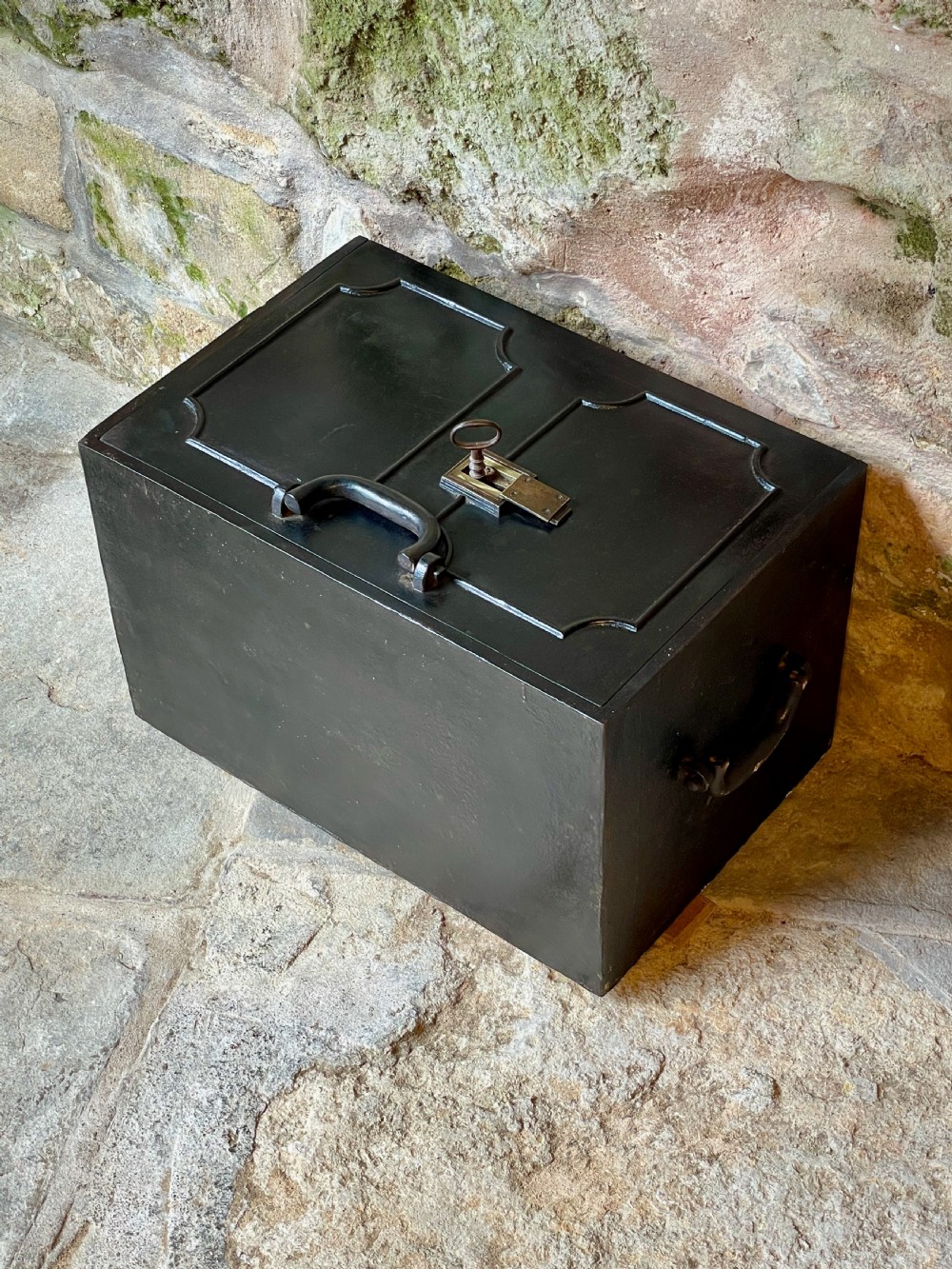 Victorian safe / strong box View XXIII