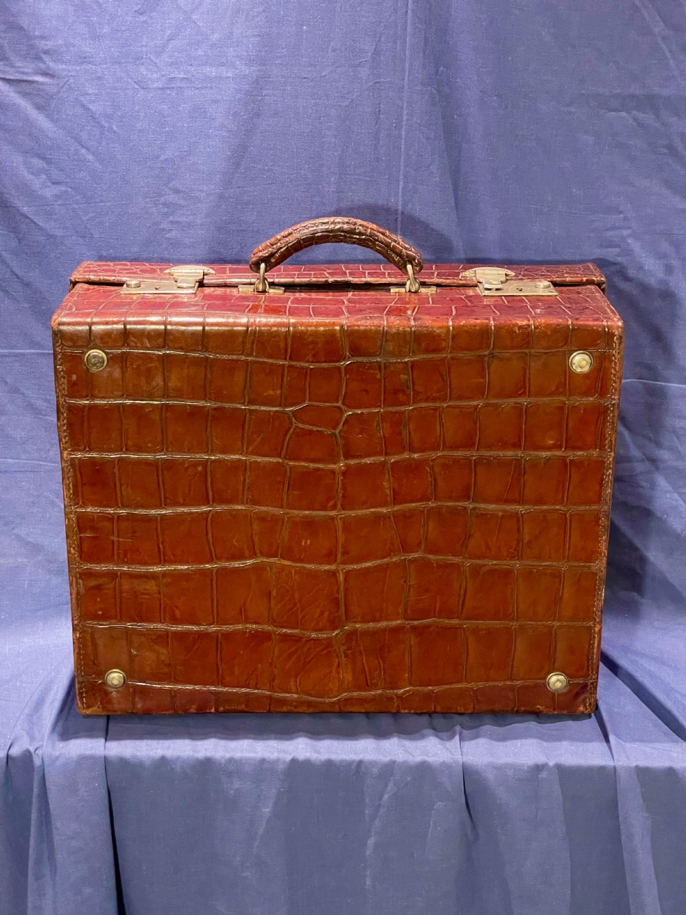 Fine leather suitcase View VII