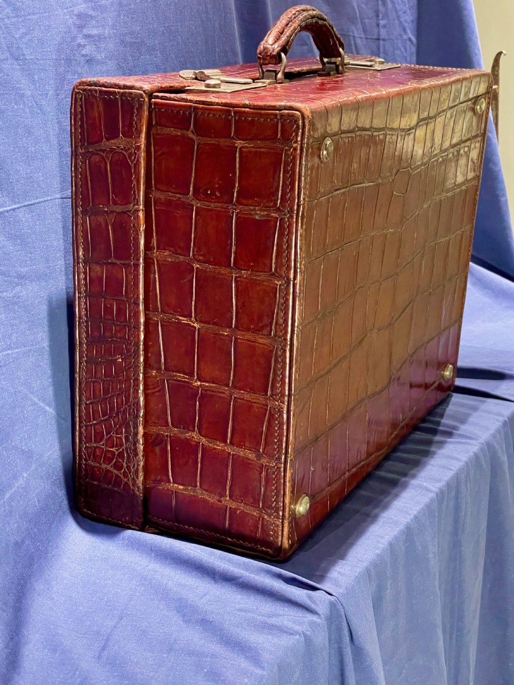 Fine leather suitcase View IX