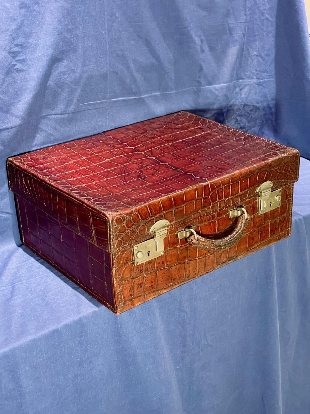 Fine leather suitcase View XII