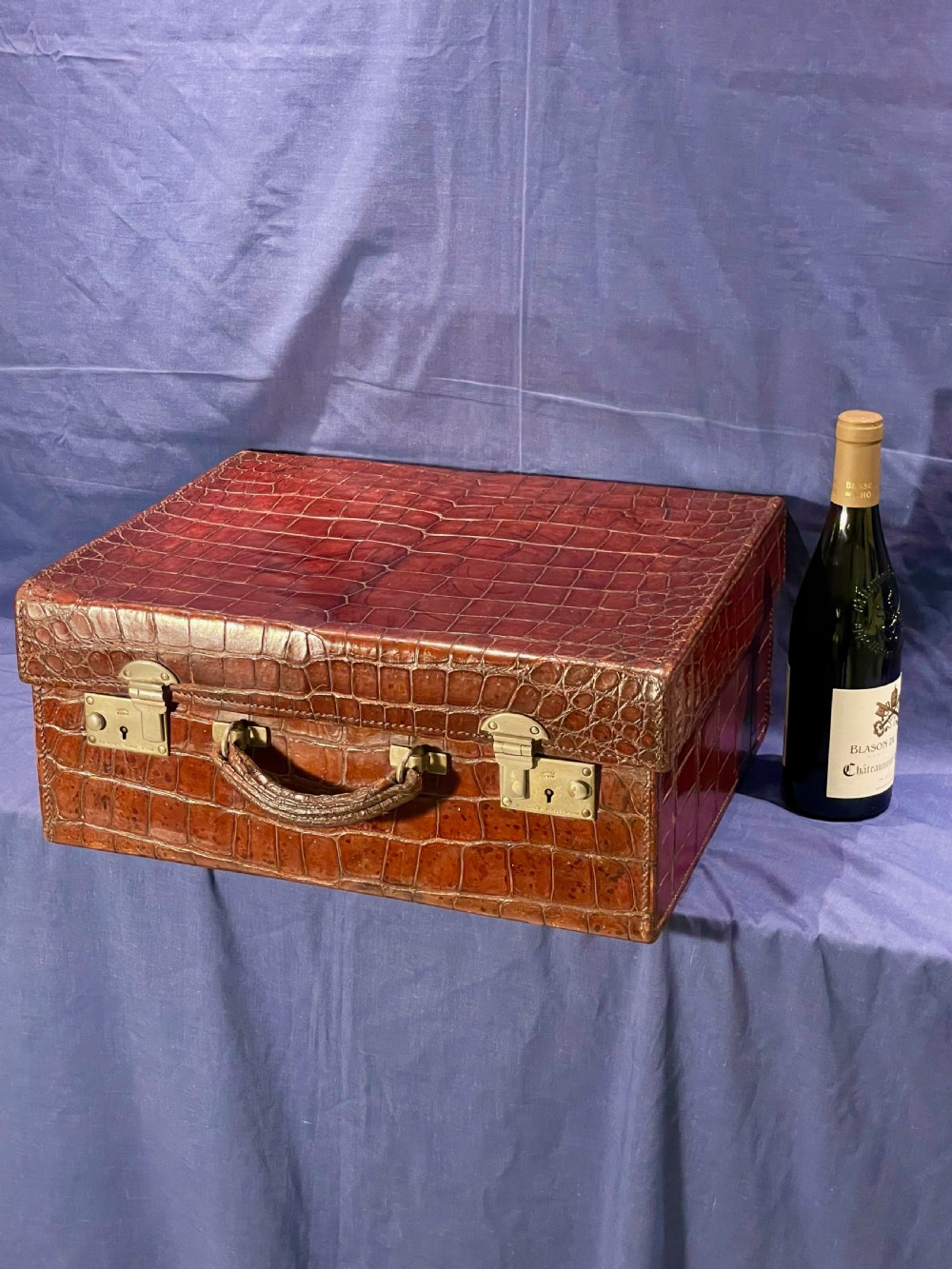 Fine leather suitcase View XIII
