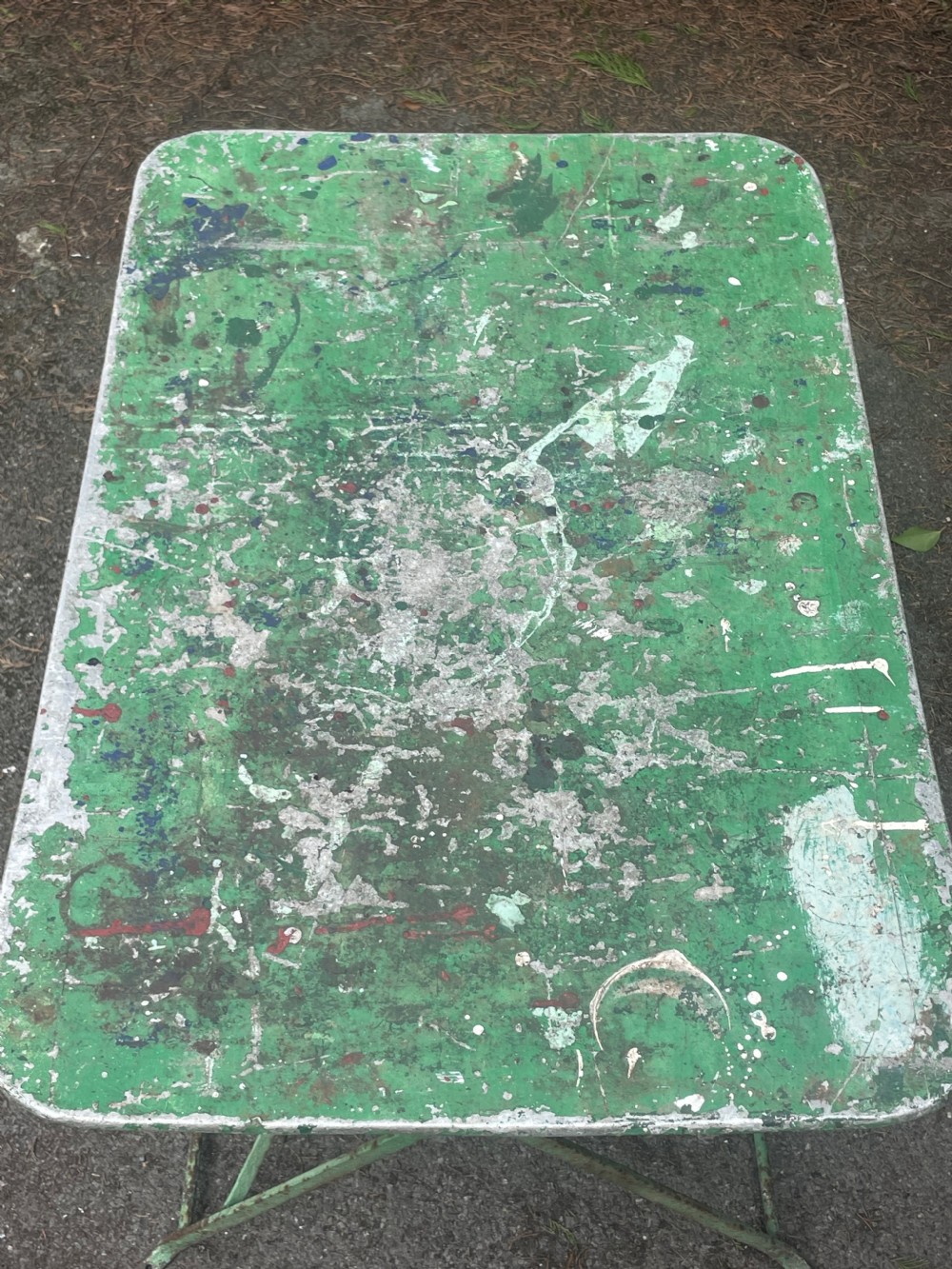Painted garden table View V