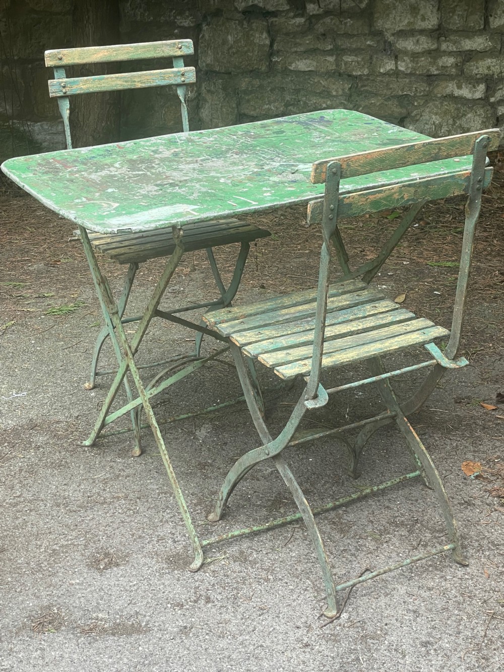Painted garden table View X