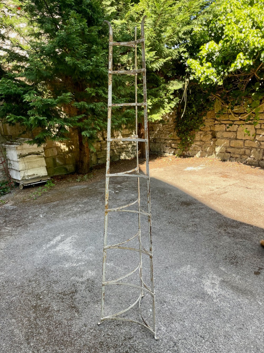 Pot stand or saucepan stand View II