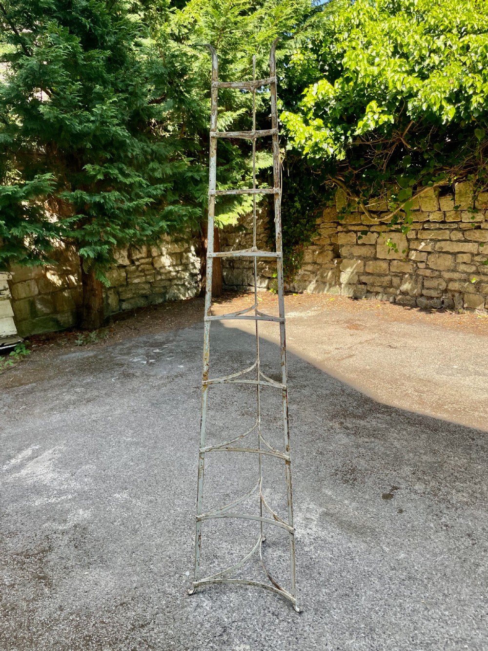 Pot stand or saucepan stand View IV