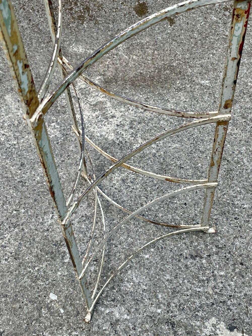 Pot stand or saucepan stand View IX