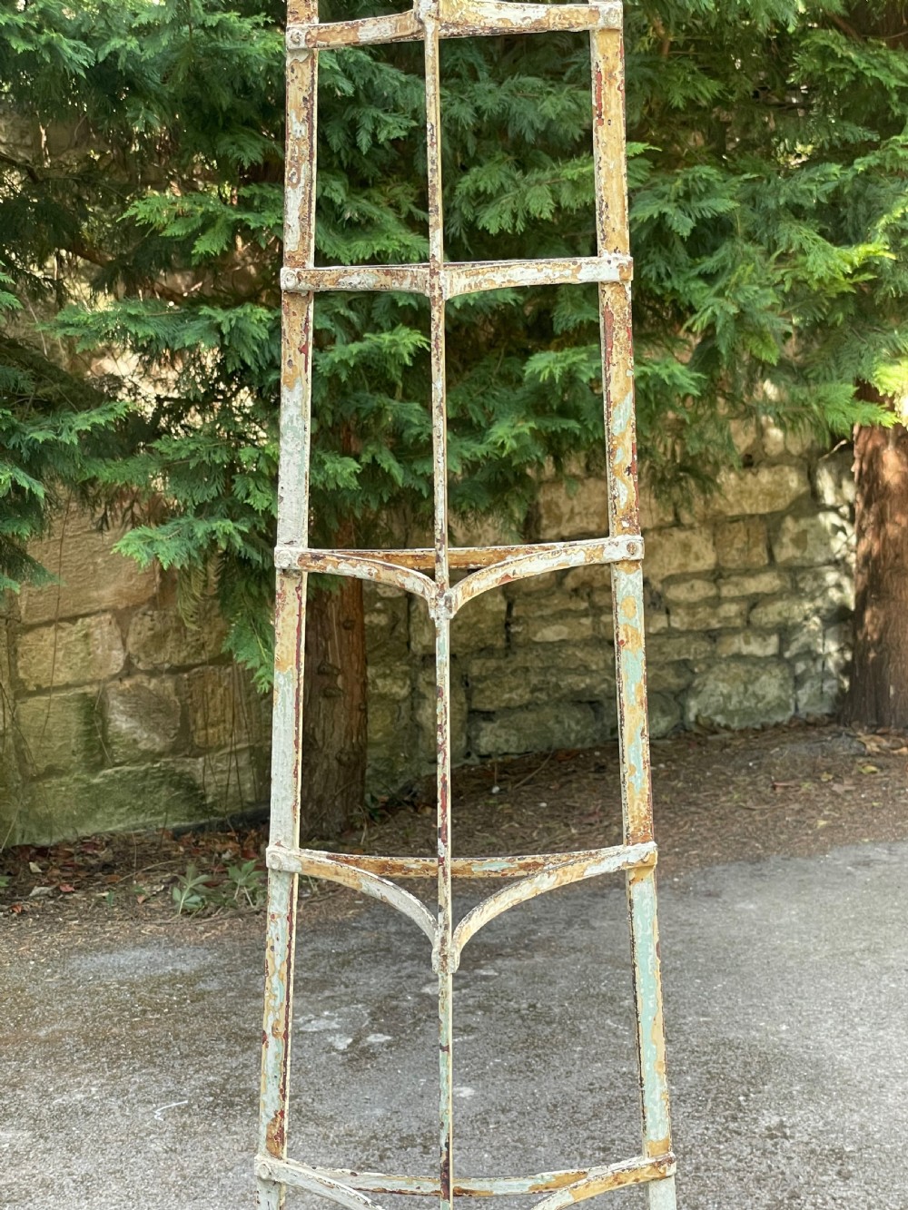 Pot stand or saucepan stand View XVII