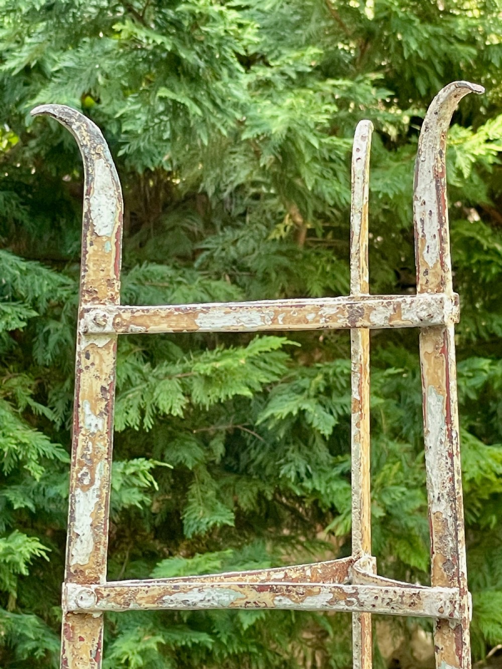 Pot stand or saucepan stand View XIX
