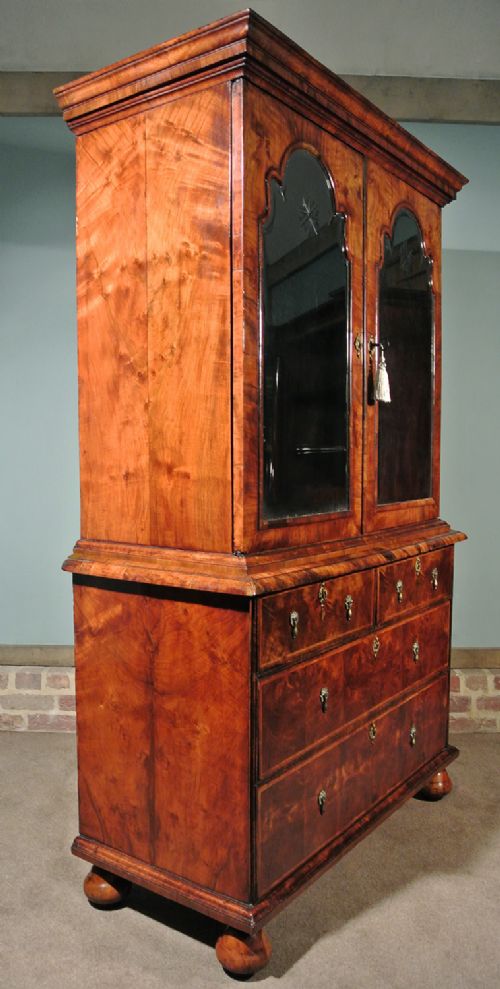 fig 3. Exemplary William and Mary Burr Walnut Cabinet on Chest c. 1680