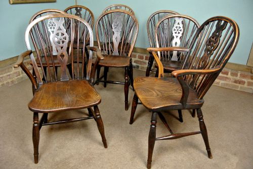 Beautiful Set of Eight 18th Century Yew and Elm Wheel Back Windsor Chairs