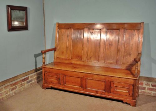 Beautiful Georgian Elm Welsh Settle C. 1790