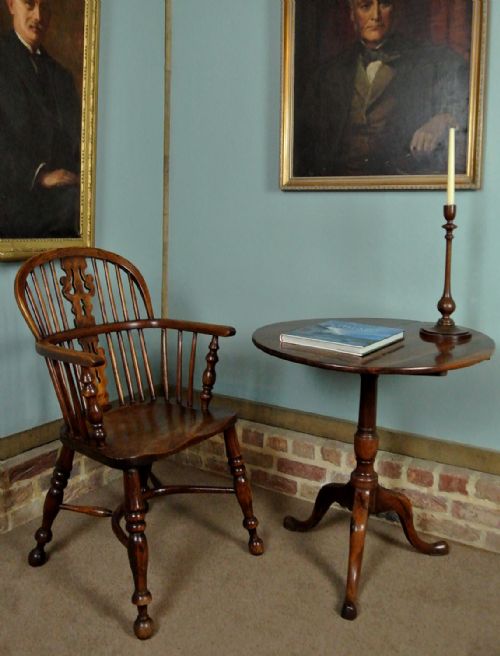 fig 1. Early Low Back Yew Splat Windsor Chair by Benjamin Gilling c. 1850