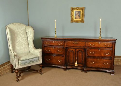 fig 1. Excellent Georgian Oak and Walnut Banded Dresser c. 1760
