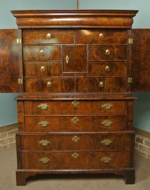 Exemplary William and Mary Burr Walnut Cabinet on Chest C. 1680