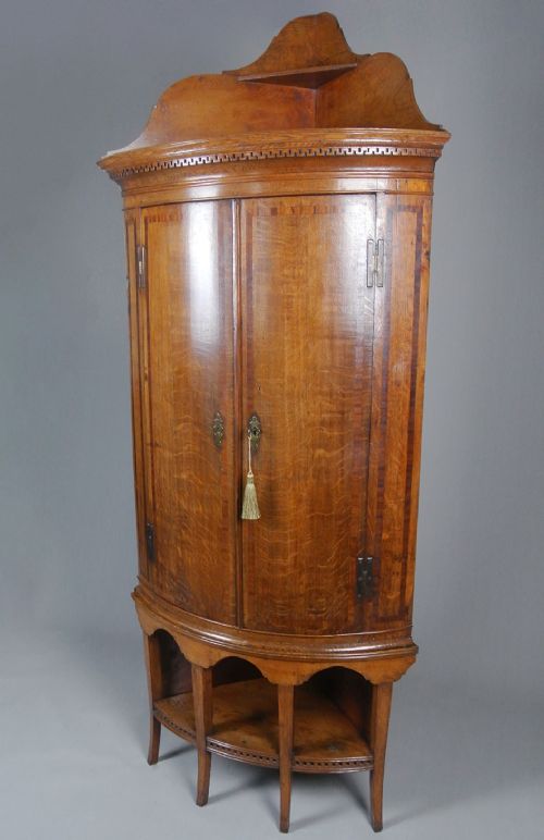 fig 2. Queen Anne Oak Bow Front Corner Cabinet with Original Upper Shelf c. 1710