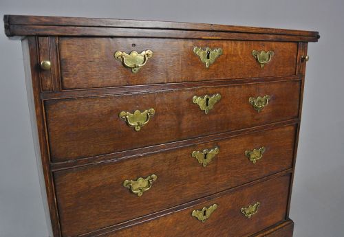 fig 4. George II Oak Bachelor’s Chest of Small Proportions c. 1740