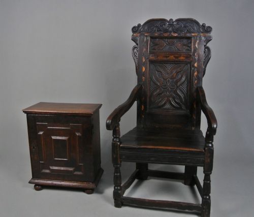 fig 1. English Oak ‘Great Chair’ inlaid with Holly and Bog Oak c. 1650