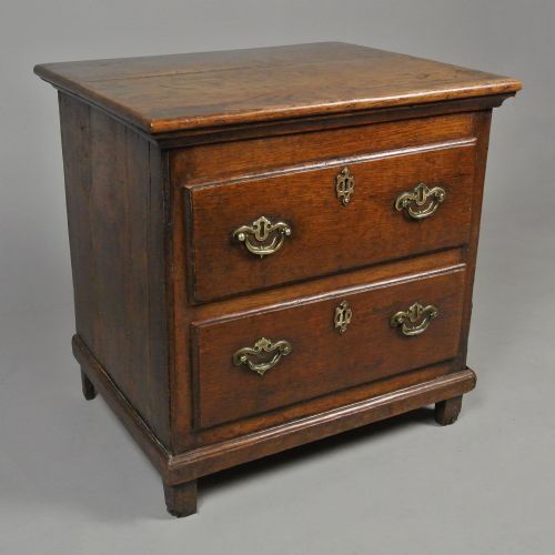 VERY SMALL OAK AND ELM GEORGE II CHEST OF DRAWERS C 1740