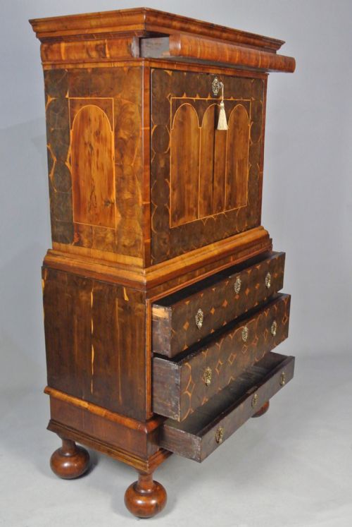 fig 6. Important Cocus Wood Oyster Veneer English Scriptor c. 1675
