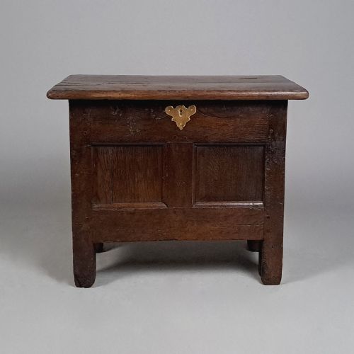fig 2. Small Early 18th Century Welsh Oak Coffer Bach c. 1710