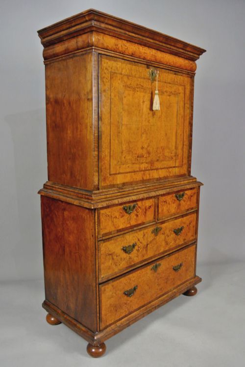 fig 5. Exquisite Queen Anne Mulberry and Walnut Scriptor c. 1700
