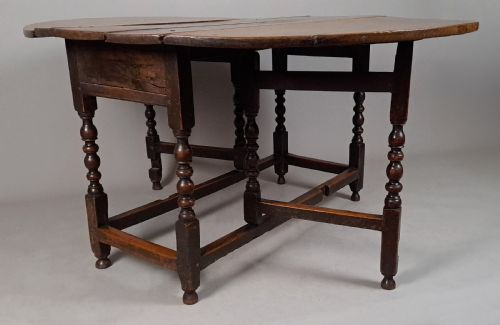 fig 3. George I Drop Leaf Oak Table c. 1710