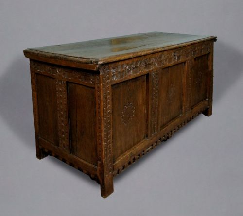 SUPERB EARLY 17TH CENTURY OAK COFFER C 1630 - ADDITIONAL PHOTO 2