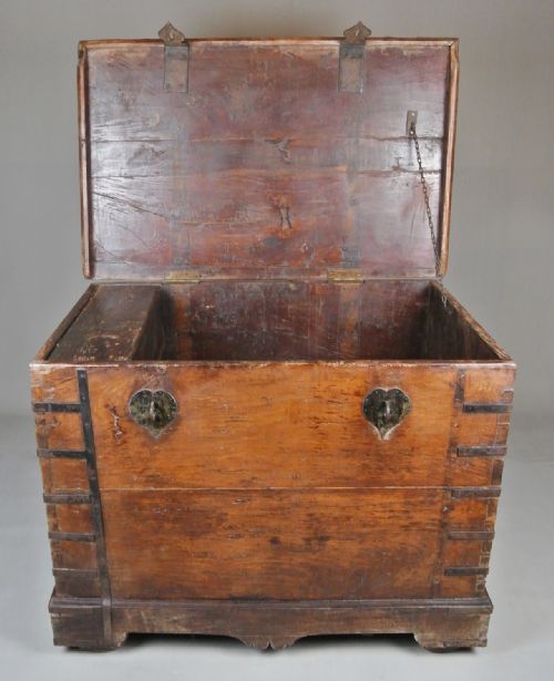 MONUMENTAL 19TH CENTURY TEAK AND IRON BOUND DOWRY CHEST C 1840 - ADDITIONAL PHOTO 4
