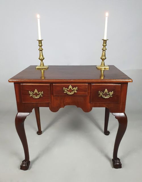 GEORGE III RED WALNUT LOWBOY ON BALL AND CLAW FEET C 1775 - ADDITIONAL PHOTO 3