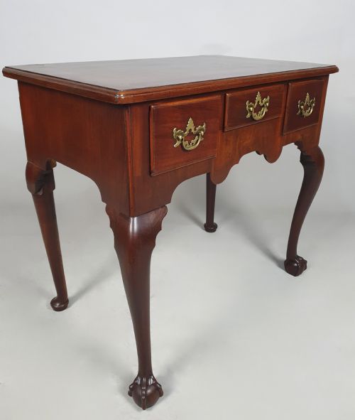 GEORGE III RED WALNUT LOWBOY ON BALL AND CLAW FEET C 1775 - ADDITIONAL PHOTO 7