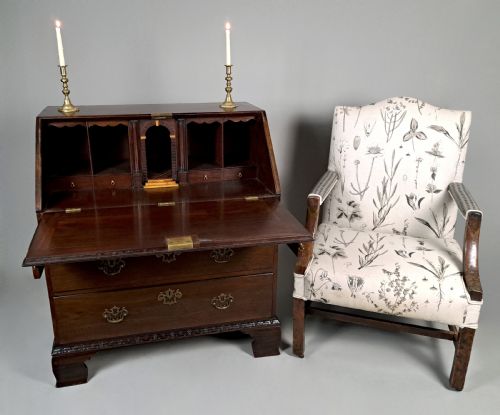 RARE AND FINE PADAUK WOOD BUREAU IN THE CHIPPENDALE MANNER C 1780 - ADDITIONAL PHOTO 2