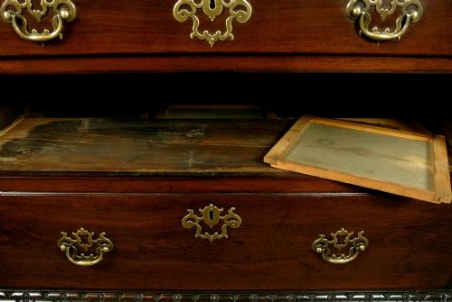 RARE AND FINE PADAUK WOOD BUREAU IN THE CHIPPENDALE MANNER C 1780 - ADDITIONAL PHOTO 6