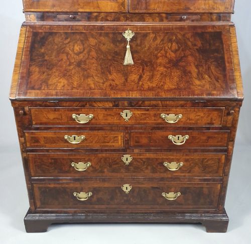 VERY FINE QUEEN ANNE BURR WALNUT BUREAU BOOKCASE C 1710 - ADDITIONAL PHOTO 3