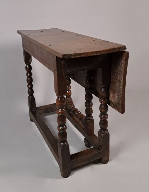 CHARLES II OAK SIDE TABLE OF EXCELLENT COLOUR C1670 - ADDITIONAL PHOTO 4