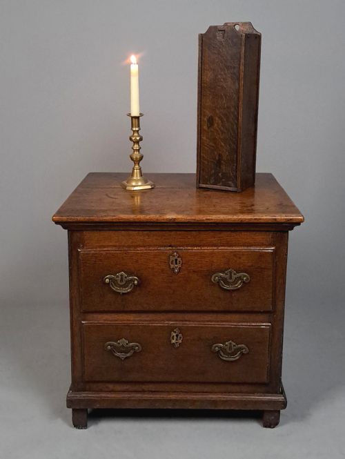 GOOD EARLY 18TH CENTURY OAK CANDLE BOX C 1730 - ADDITIONAL PHOTO 1