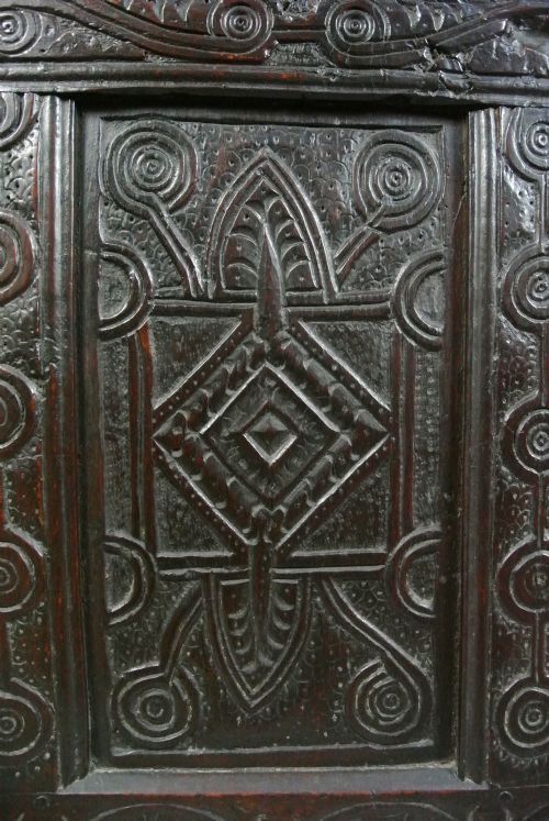 JAMES I PERIOD CARVED OAK COFFER C 1610 - ADDITIONAL PHOTO 2