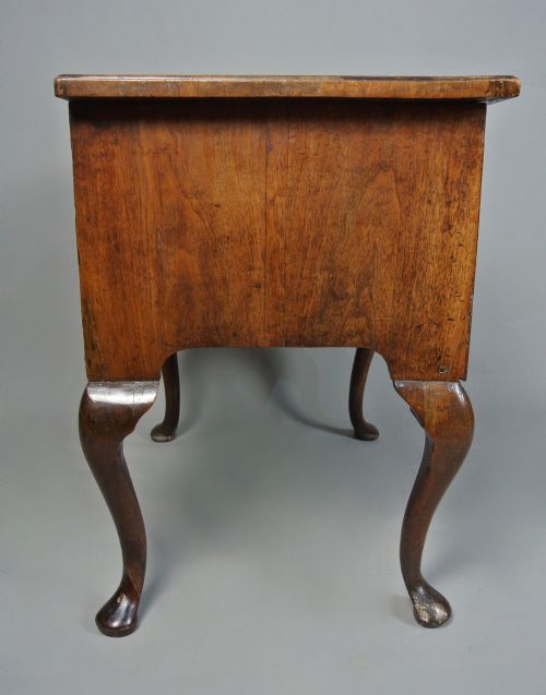 FINE GEORGE I WALNUT LOWBOY C 1730 - ADDITIONAL PHOTO 3