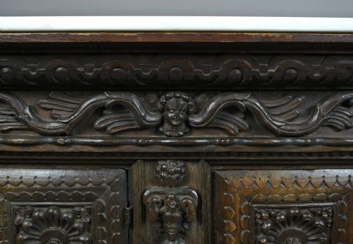 17TH CENTURY FIGURAL CARVED OAK LIVERY CUPBOARD - ADDITIONAL PHOTO 3