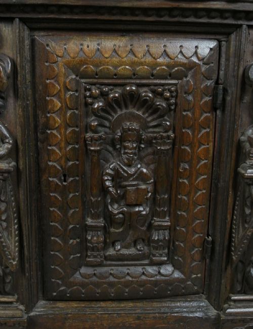 17TH CENTURY FIGURAL CARVED OAK LIVERY CUPBOARD - ADDITIONAL PHOTO 4