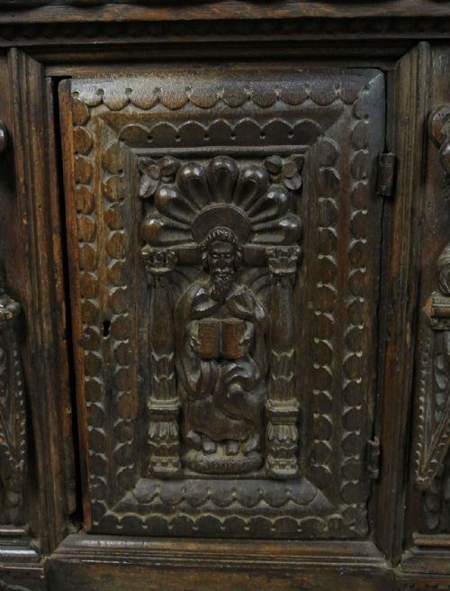 17TH CENTURY FIGURAL CARVED OAK LIVERY CUPBOARD - ADDITIONAL PHOTO 5